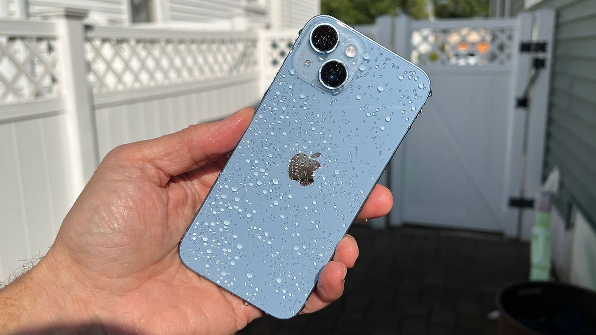 Is iPhone 14 plus water-resistant?