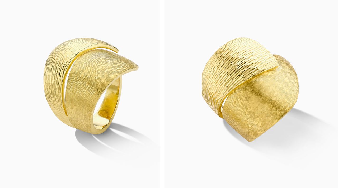 Liv Luttrell&#039;s gold ring juxtaposes two different gold finishes