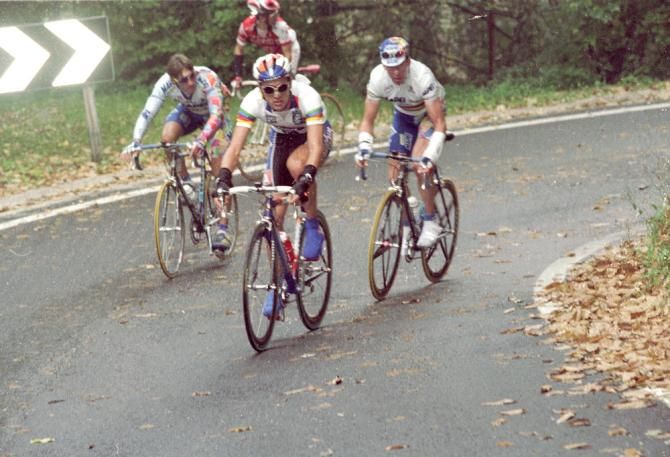 Michele Bartoli leads Oscar Camenzind