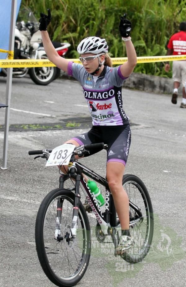 Vivienne Meyer (Colnago Fabre Sudtirol) celebrates a stage win