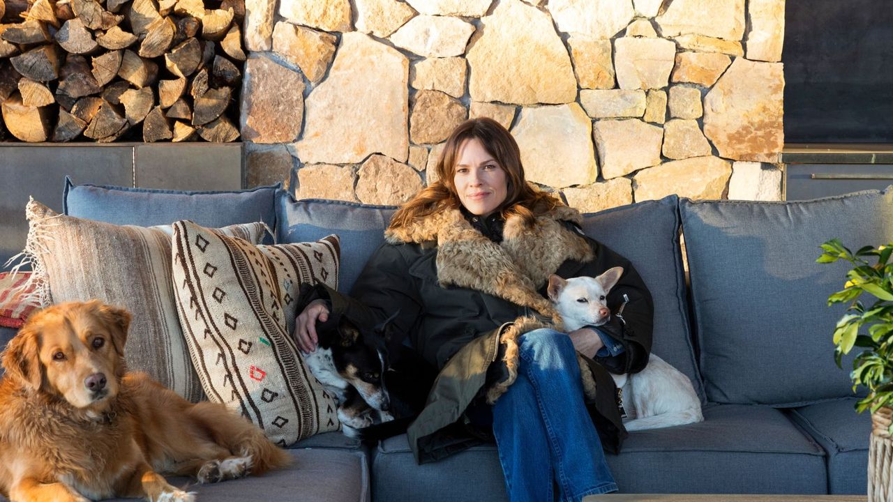 hilary swank on her outdoor sofa