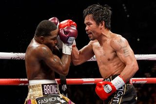 Manny Pacquiao (r) defeats Adrien Broner in Showtime PPV boxing event.
