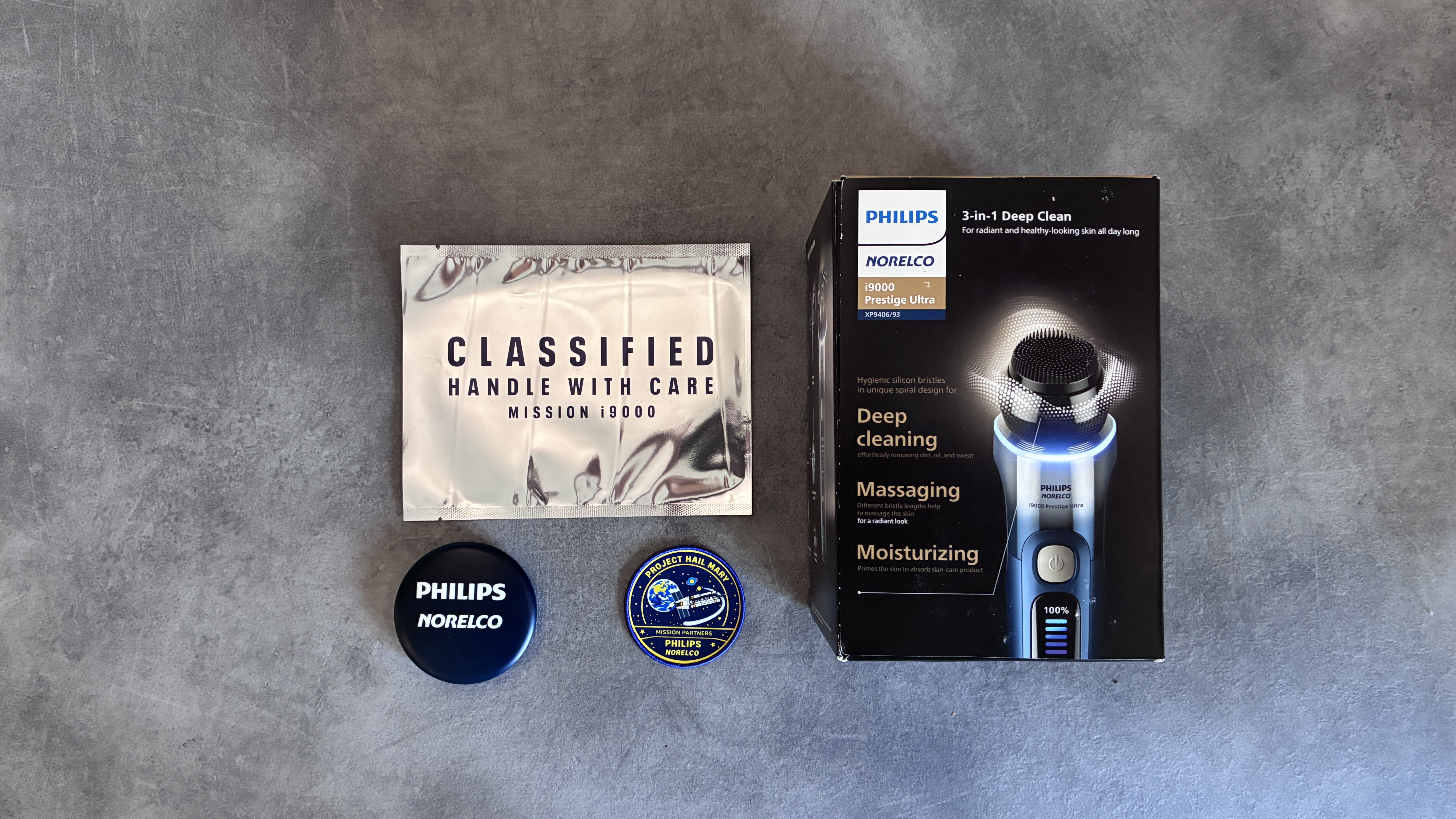 Philips Norelco i9000 Prestige Ultra Day &amp;amp; Night shaver with packaging