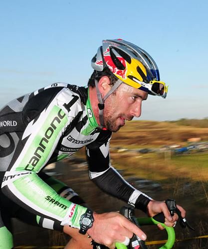 Tim Johnson (Cannondale-Cyclocrossworld) marking his team-mate.