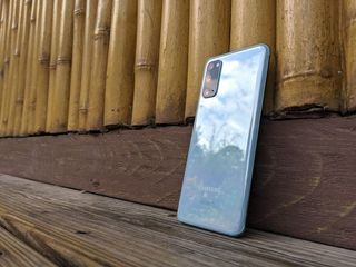 Galaxy S20 Review Bamboo Cloud Blue Reflections