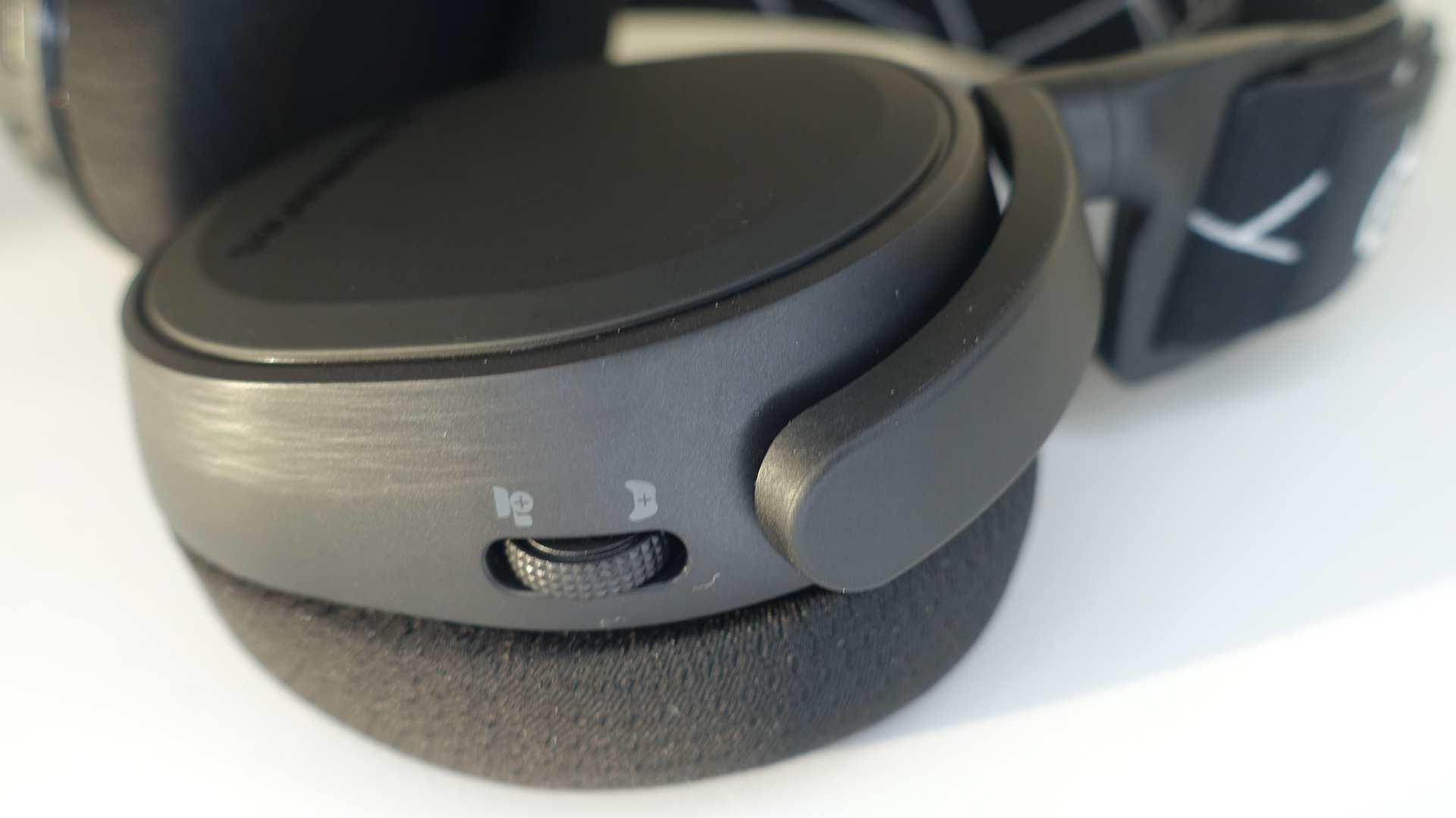 Steelseries Arctis 9 Wireless Review Capable Elegant Simplicity Toms Hardware 5255