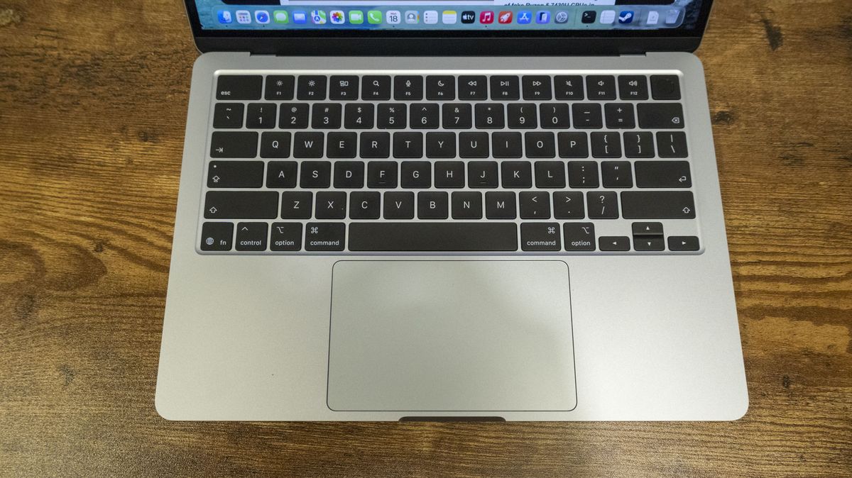 MacBook Air (13-inch, M5)