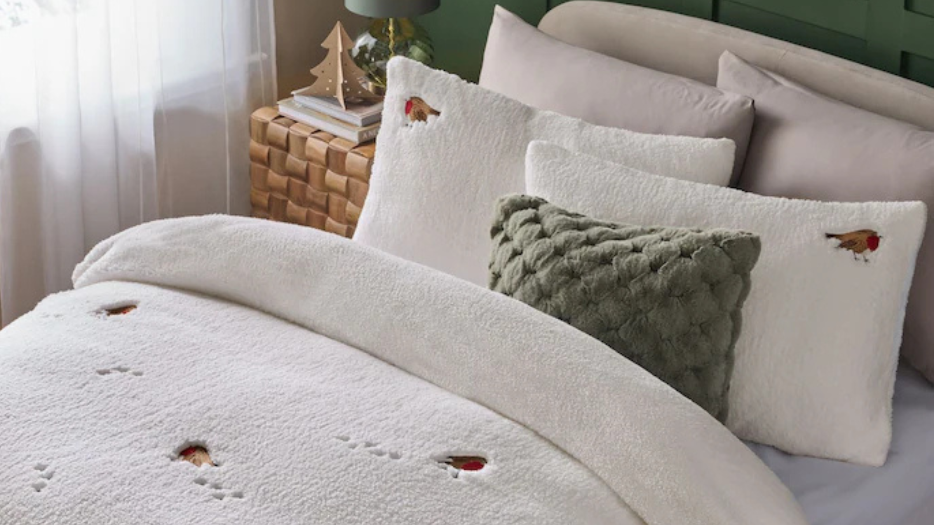 White Christmas Robin Fleece Duvet Cover and Pillowcase Set