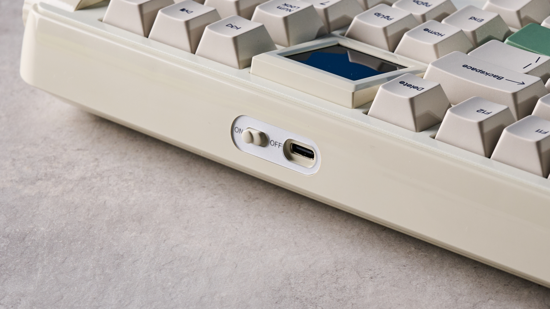 A white Epomaker RT100 Pro wireless mechanical keyboard