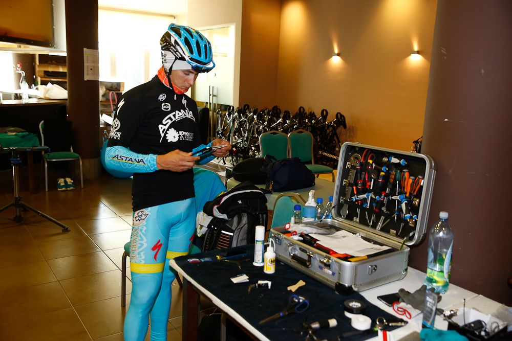Last minute phone check before the ride