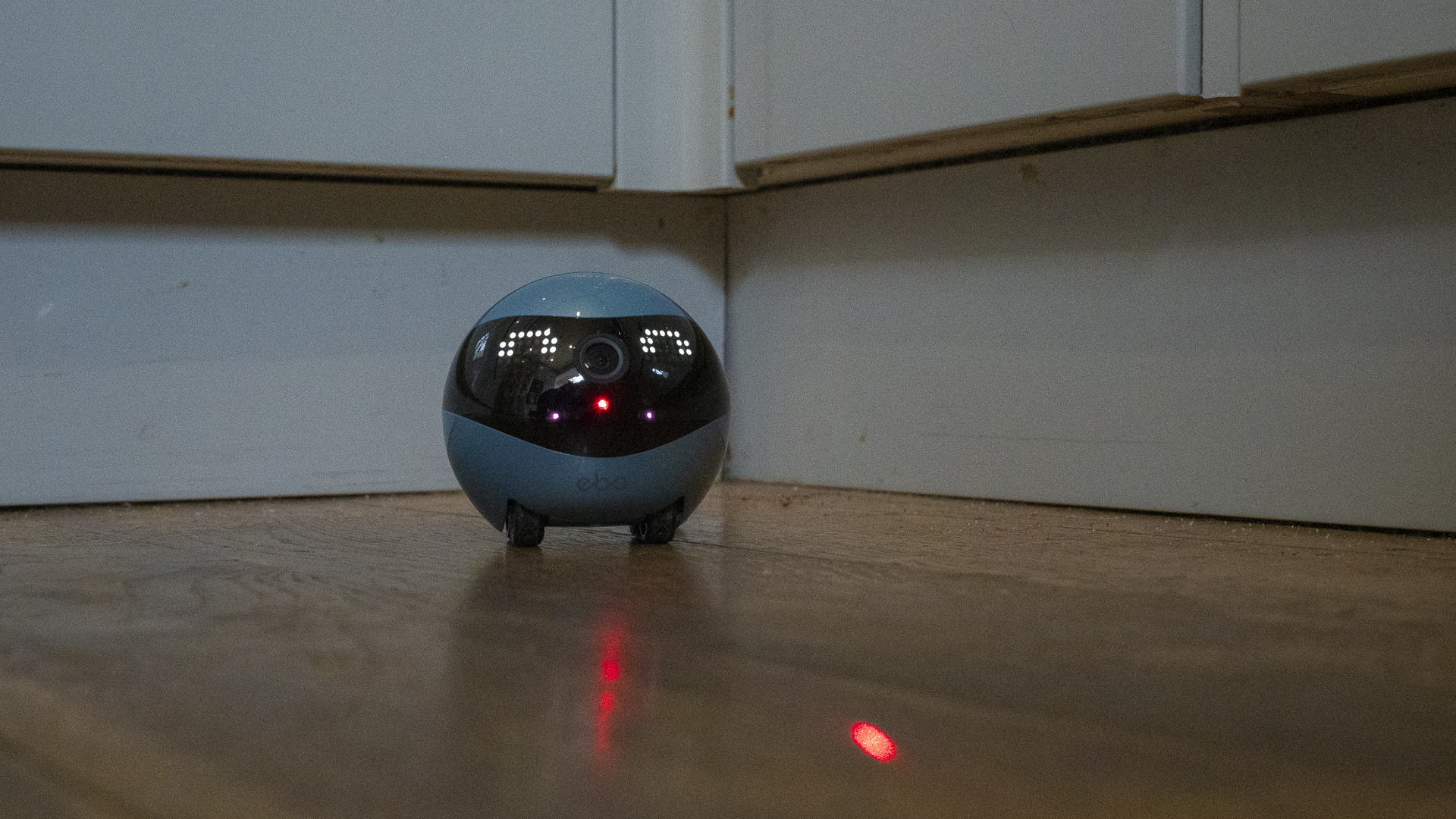 Enabot Ebo Air 2 shining LED laser
