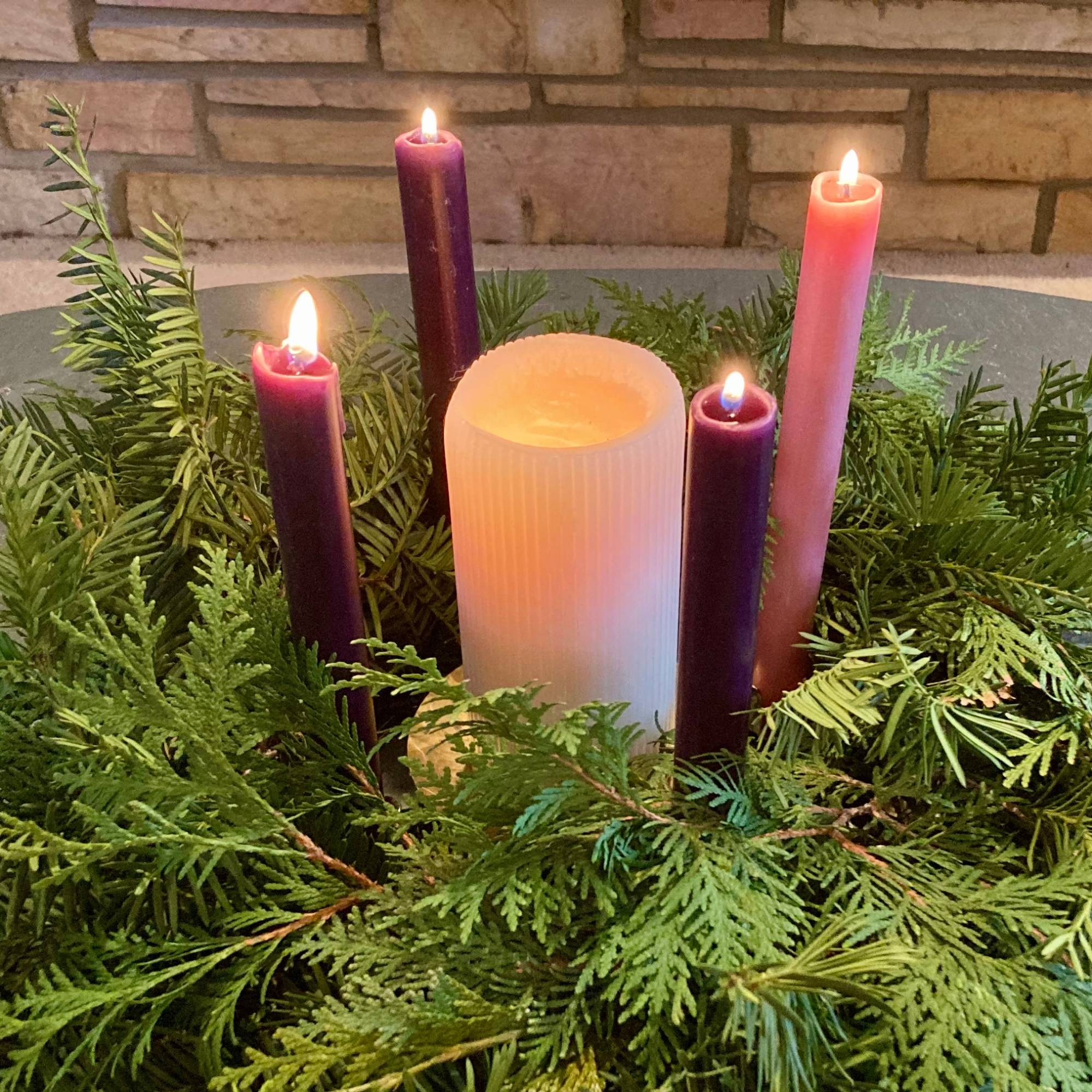 Example of how to make advent wreath from foraged materials