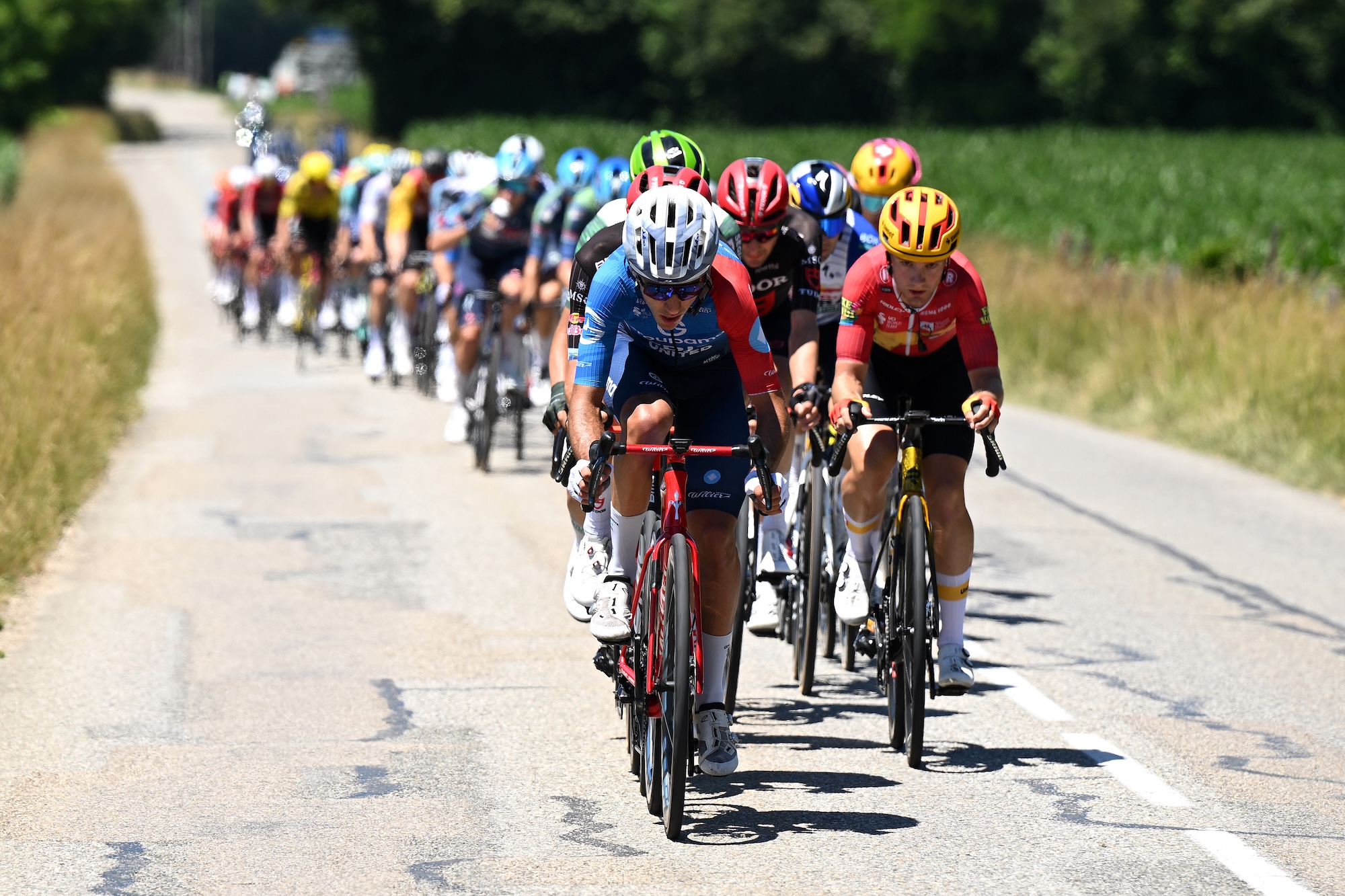 The massive breakaway rides in a long line on stage 6