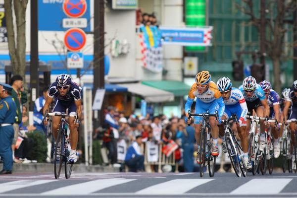 Cristian Bennati (De Rosa-Stac Plastic) tries to jump clear.