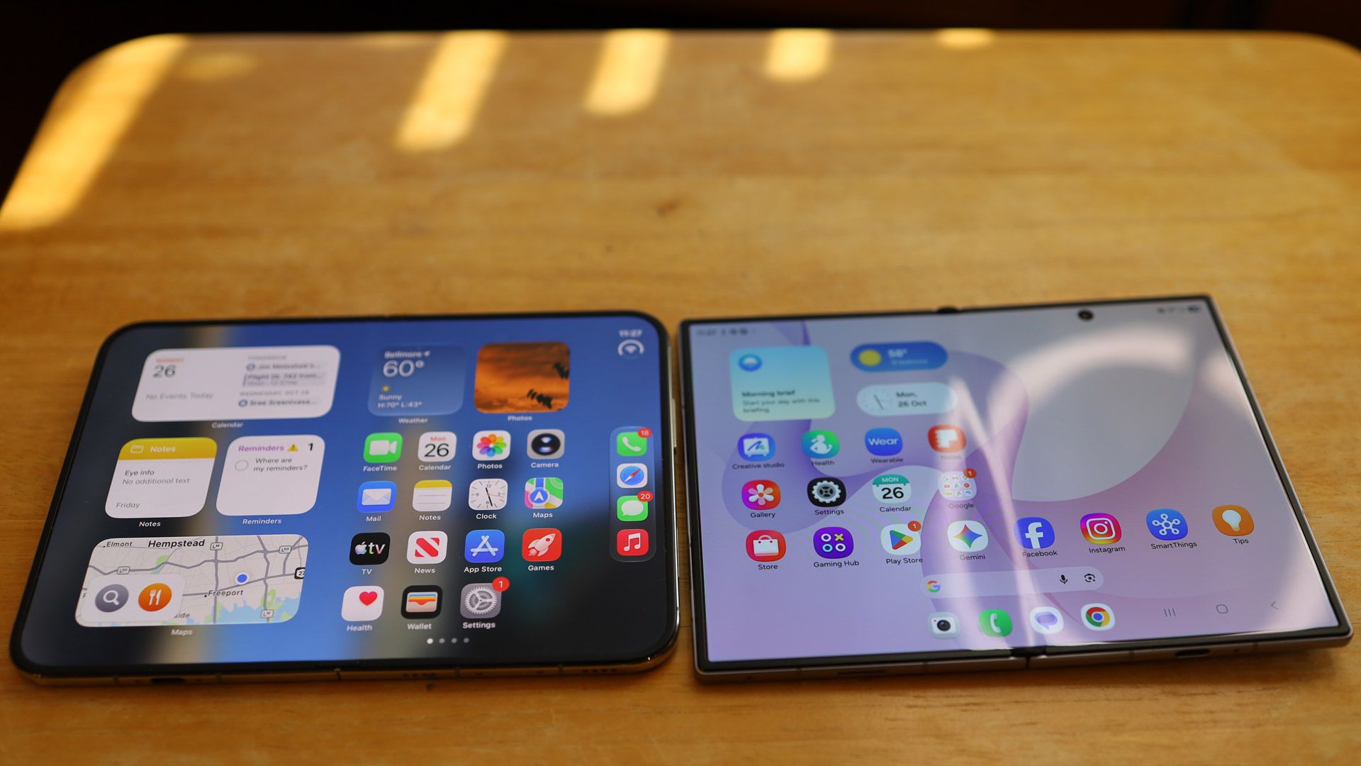 iPhone Duo vs Samsung Galaxy Z Fold 8
