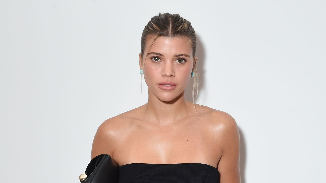 Sofia Richie Grainge poses during a spring 2023 fashion event.