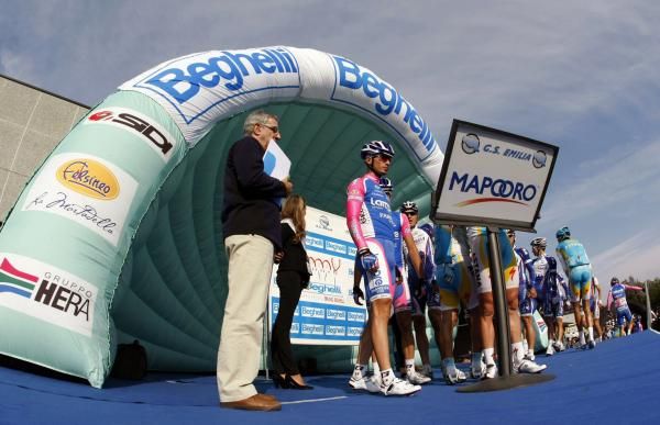 Riders sign on for the G.P. Beghelli