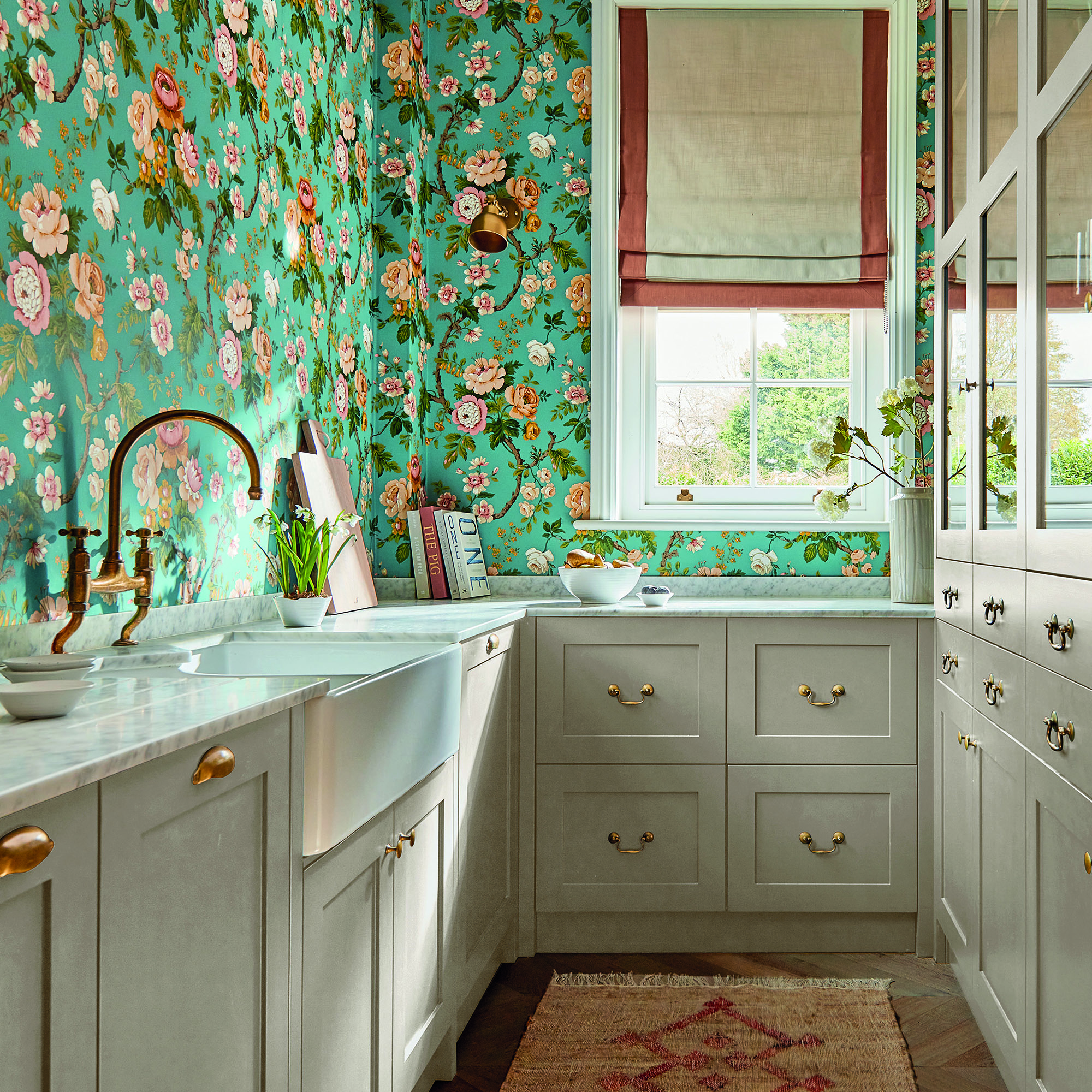 Bright floral wallpaper in kitchen