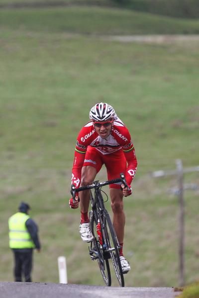 Tour leader and stage four winner Darren Lapthorne approaching the finish line