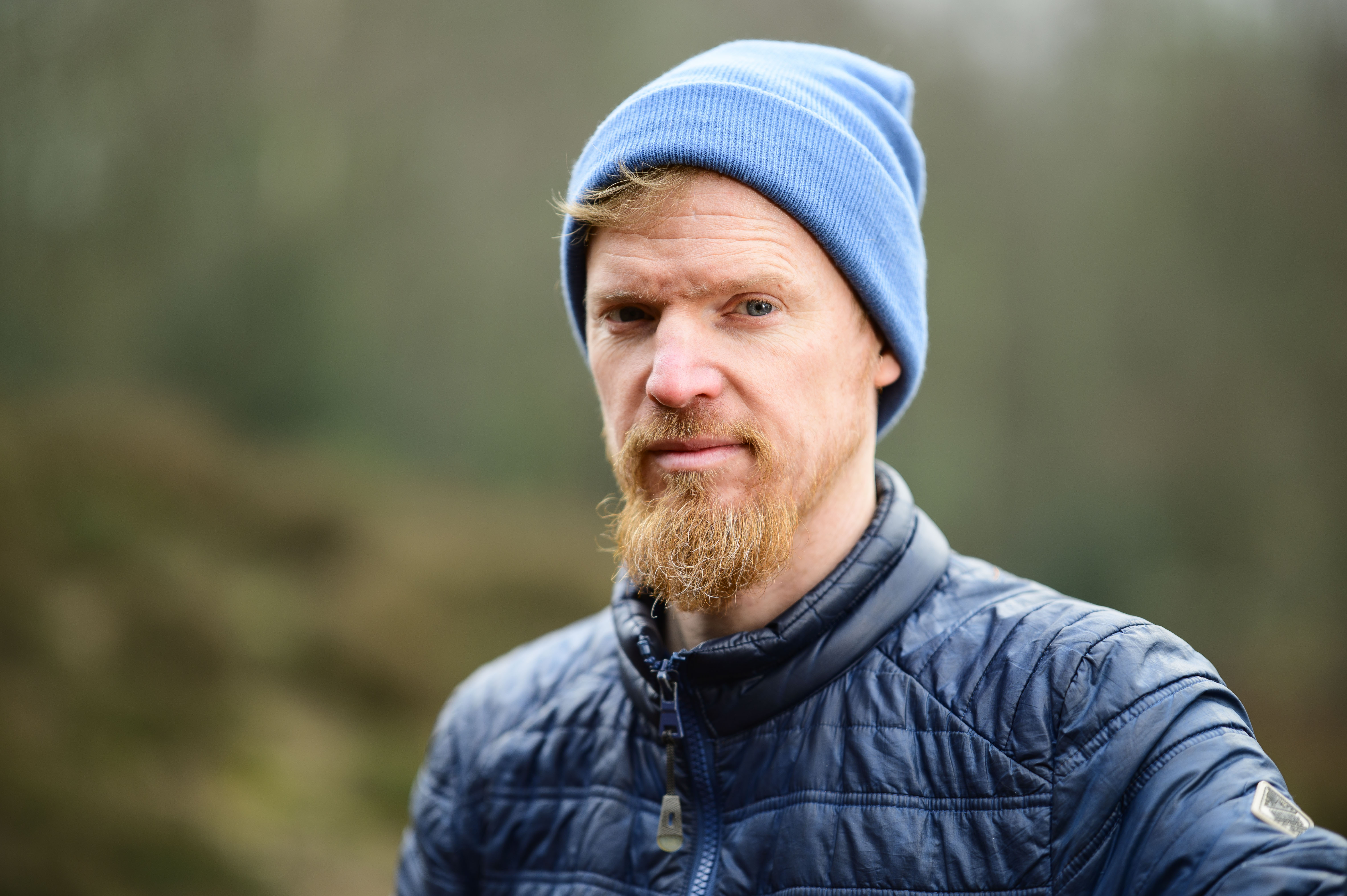 Viltrox AF 85mm F1.4 Pro lens sample gallery: man in blue beanie hat, outdoors