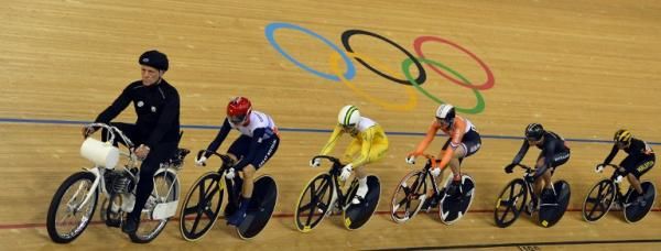 Britain's Victoria Pendelton, Australia's Anna Meares, New Zealand's Natasha Hansen, Malaysia's Fatehah Mustapa, Ukraine's Lyubov Shulika and the Netherlands's Willy Kanis compete in the London 2012 Olympic women's Keirin track cycling