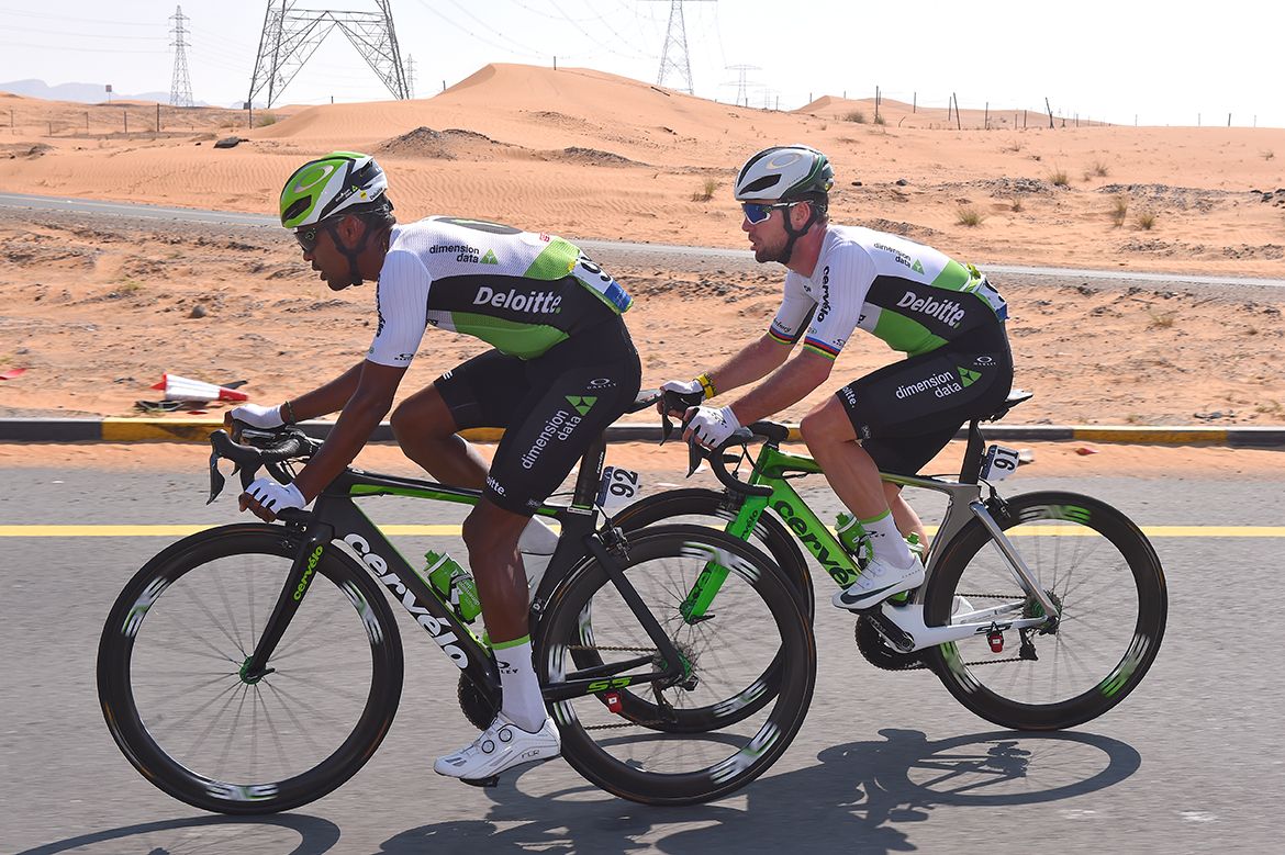 Amanuel Ghebreigzabhier Werkilu paces Mark Cavendish up to the peloton after a puncture