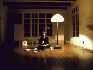 Steve at home, sitting under his Tiffany lamp, photographed by Diana Walker in 1982