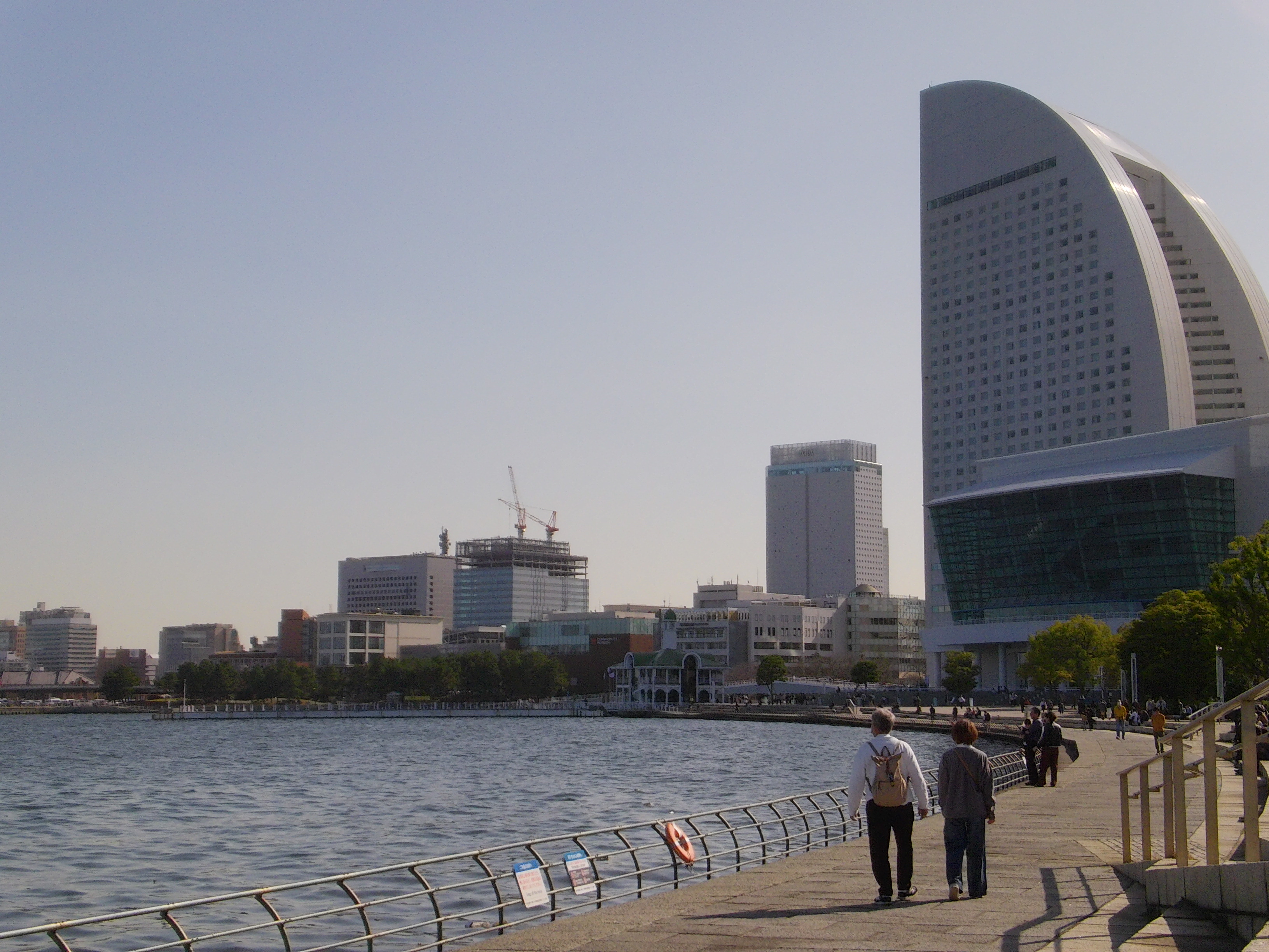 An ocean front in the sun, shot with the Yashica Journey 4K camcorder