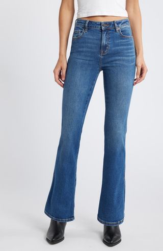 Bootcut-Jeans mit mittlerer Taille und seitlichem Schlitz