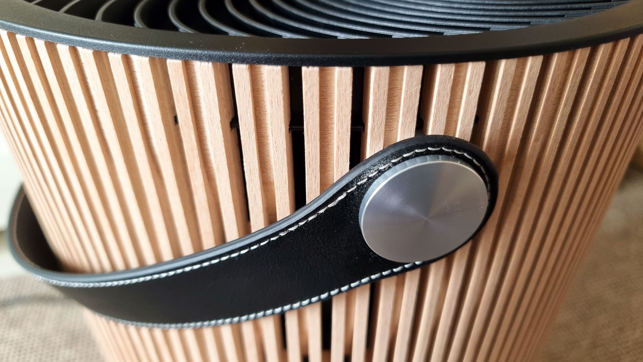 A close-up picture of the handle in the IQAir Atem Earth air purifier