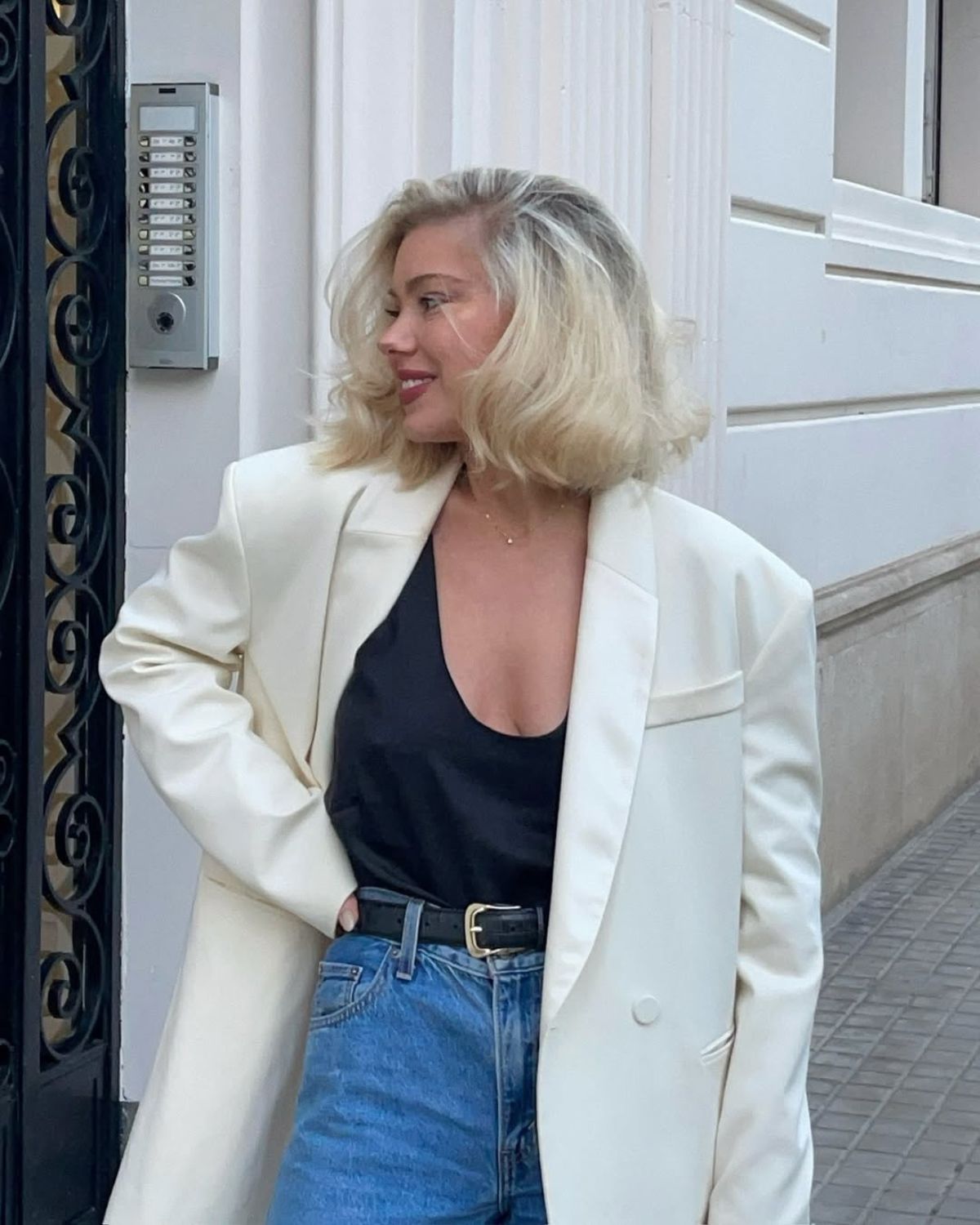 @laurajadestone showcases a blonde Monaco Bob whilst wearing a white blazer