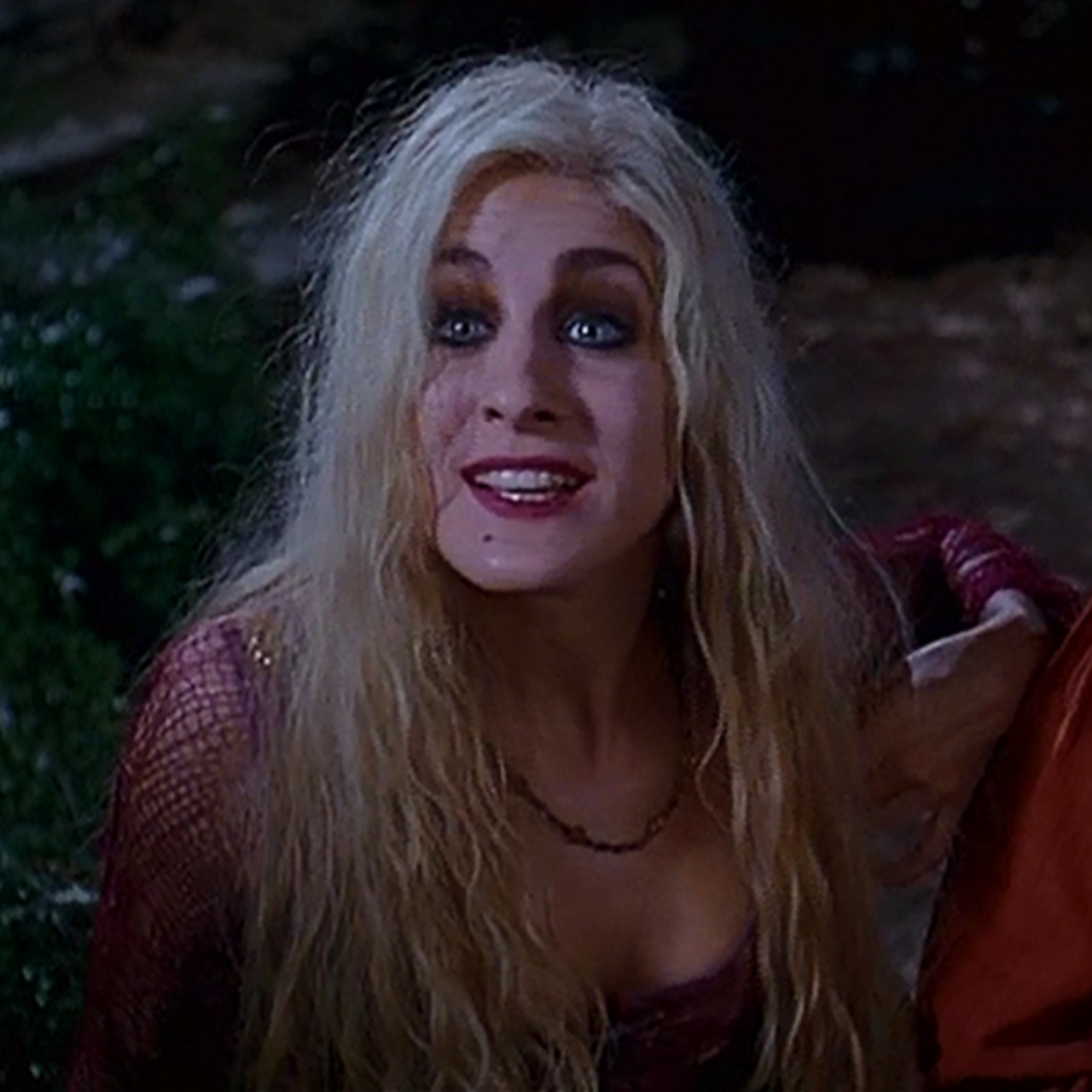 Sarah Jessica Parker plays Sarah Sanderson in Hocus Pocus