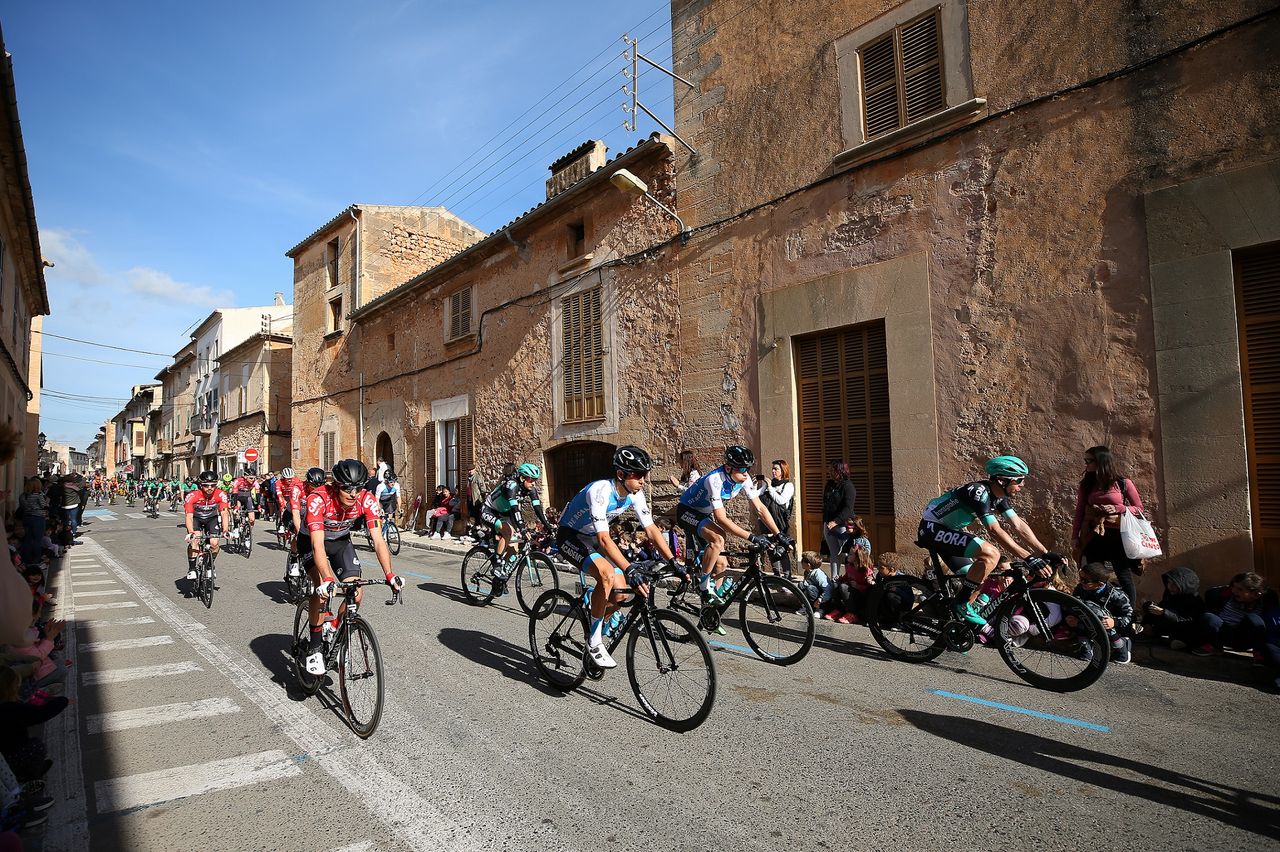 The bunch is well spread out in the neutral section