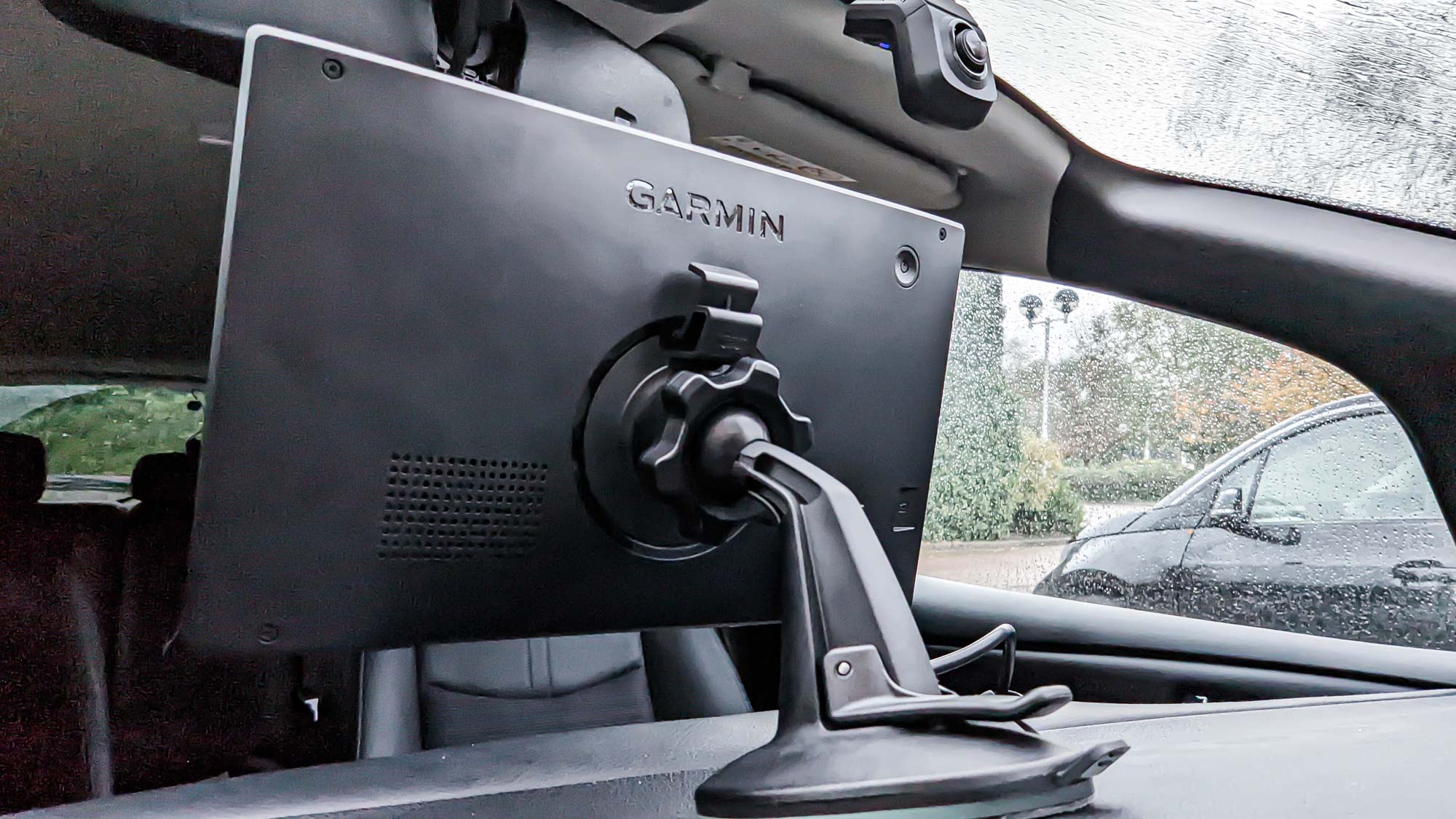 Garmin drivesmart 86 display on dash