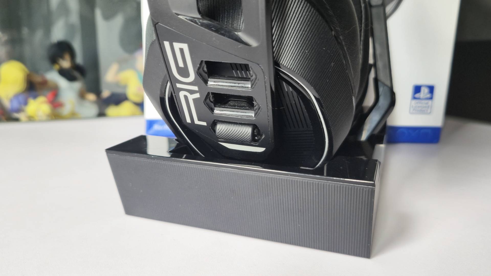 Photos of the Nacon RIG 900 Max HS gaming headset for the PS5, taken by writer Rosalie Newcombe.