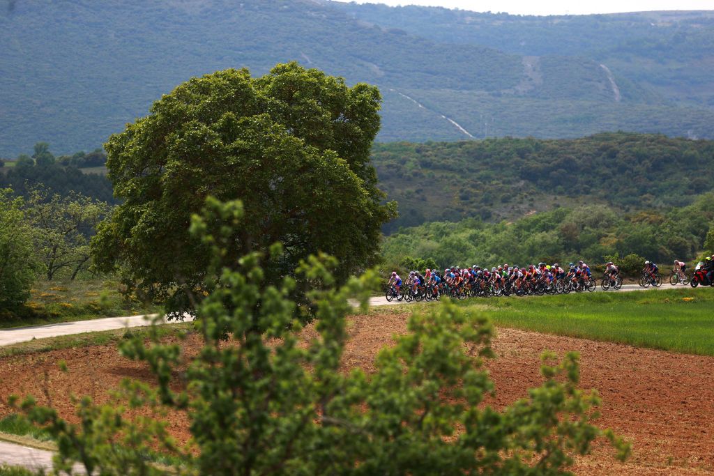 OJO GUARENA SPAIN MAY 21 A general view of the peloton passing through a landscape during the 7th Vuelta a Burgos Feminas 2022 Stage 3 a 1134km stage from Medina de Pomar to Monumento Natural de Ojo Guarea 767m VueltaBurgos BurgosFem UCIWWT on May 21 2022 in Ojo Guarea Spain Photo by Gonzalo Arroyo MorenoGetty Images
