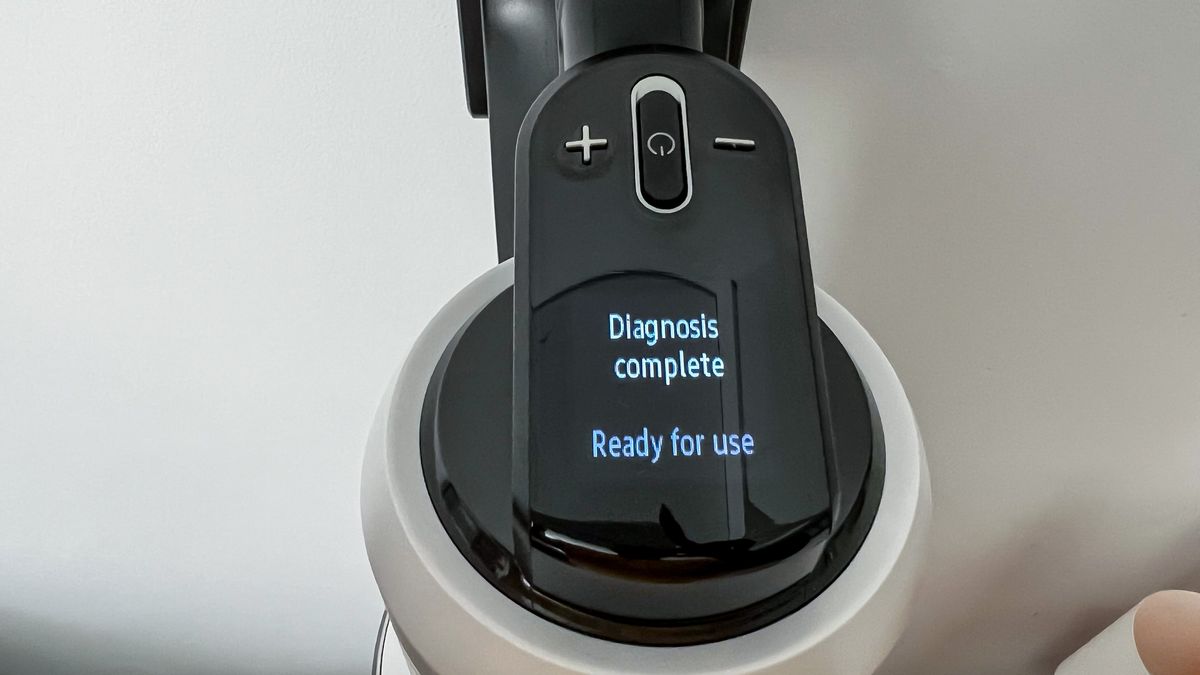 The display on the Samsung Bespoke Jet AI cordless vacuum cleaner