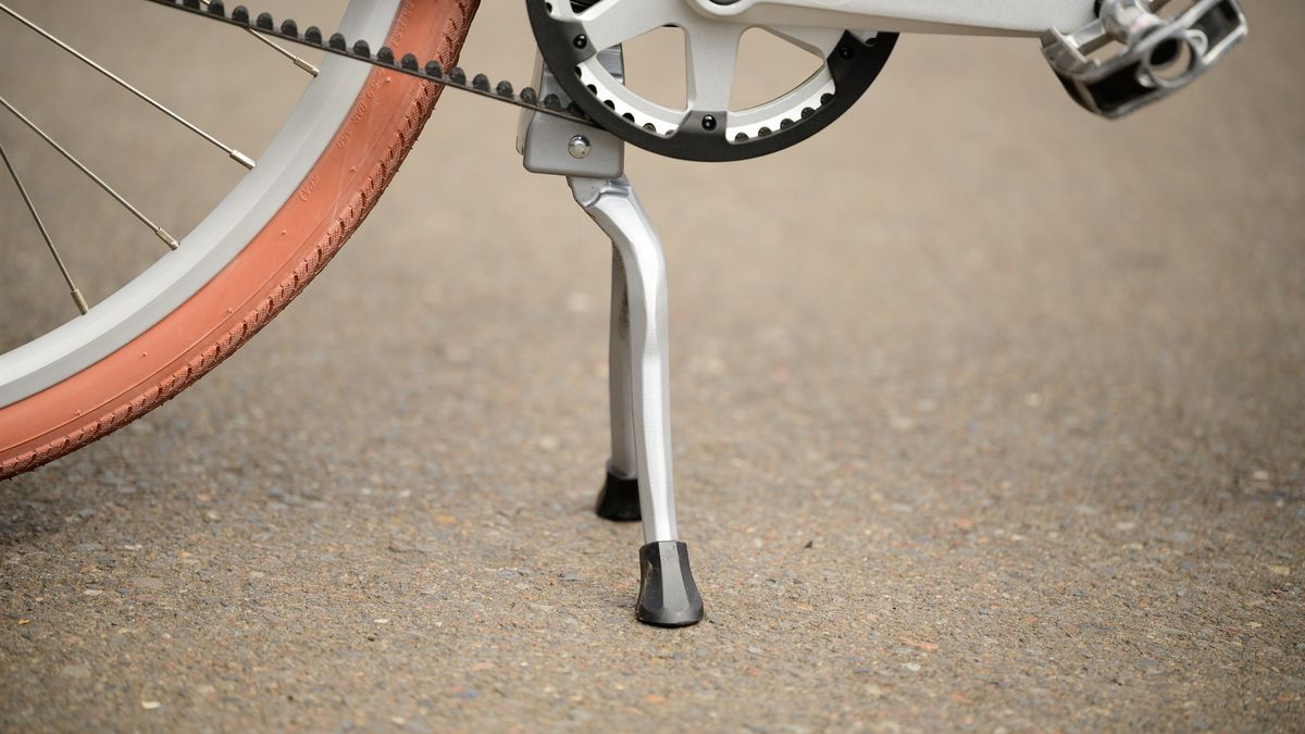 Priority e-Classic Plus ebike Double-Leg Center Mount kickstand