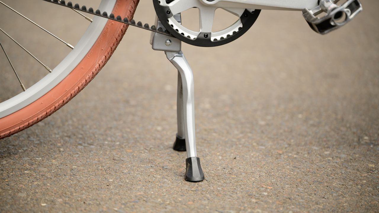 Priority e-Classic Plus ebike Double-Leg Center Mount kickstand