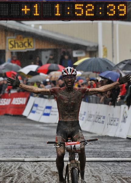 Geoff Kabush claims his maiden World Cup victory on home soil.