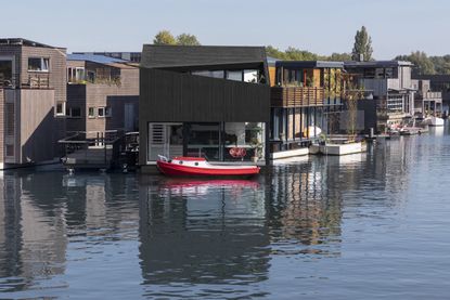 floating home