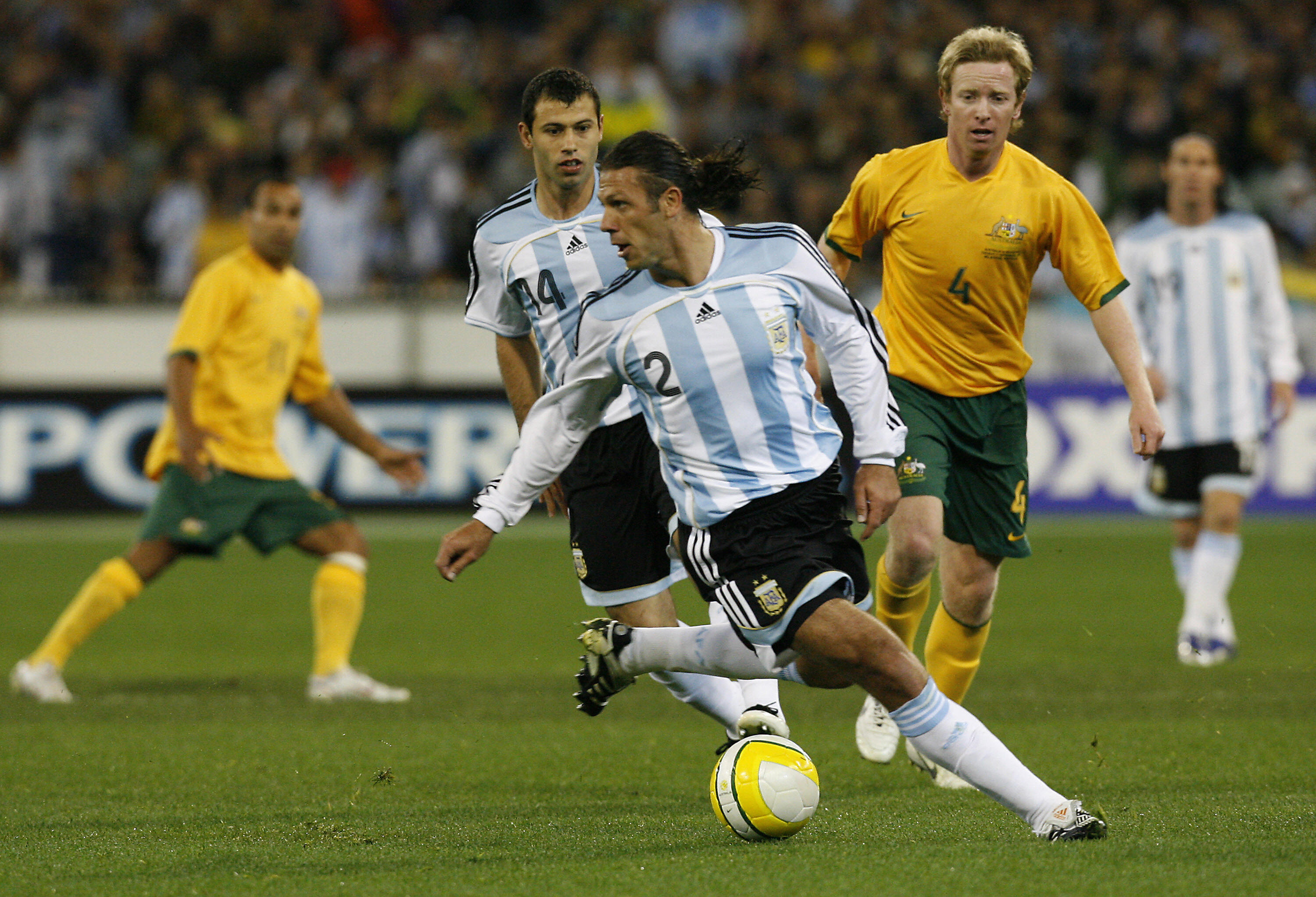 Martin Demichelis on the ball for Argentina against Australia in September 2007.