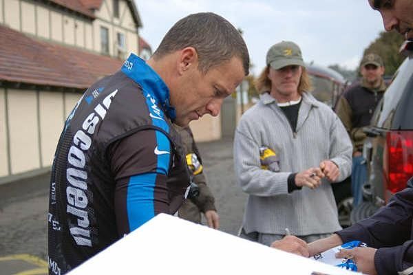Lance Armstrong arrives in time to sign a few autographs.
