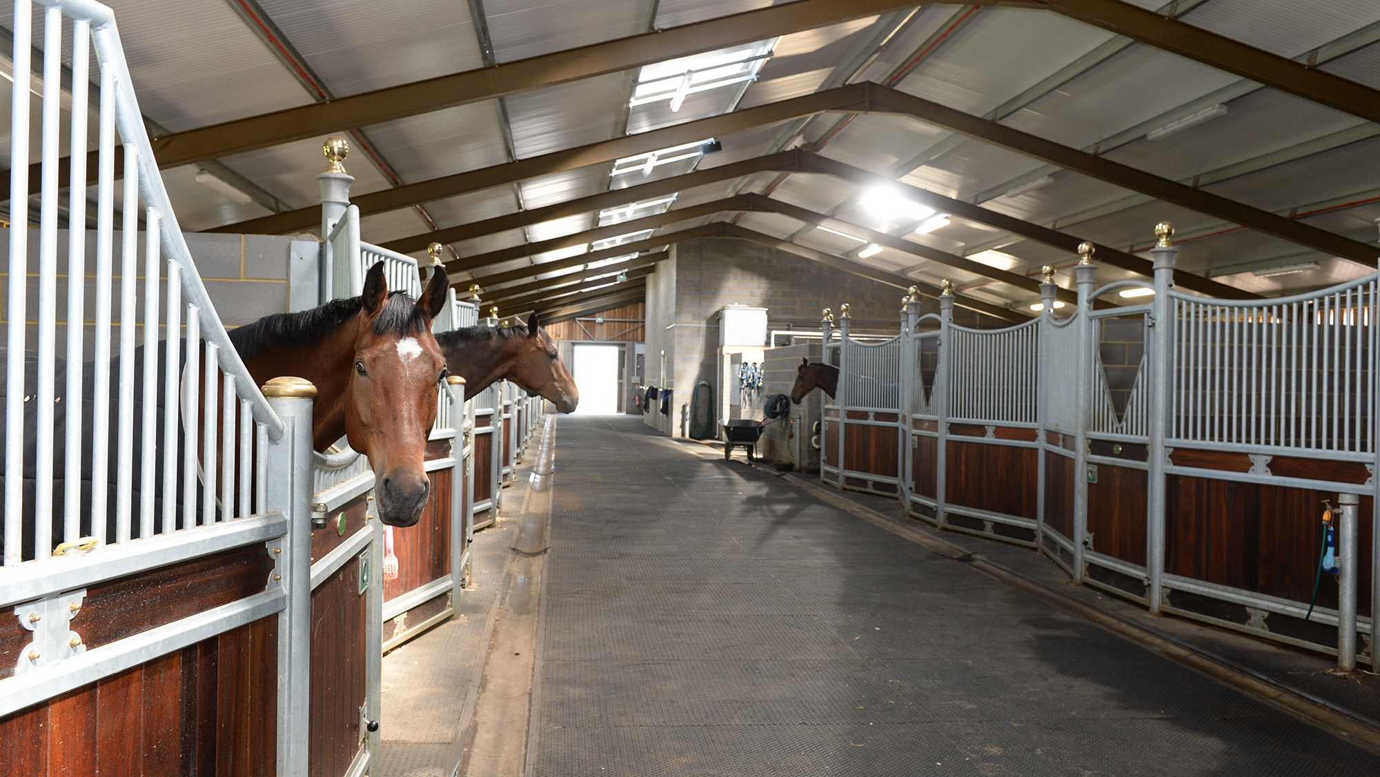 American Barn Indoor Stables