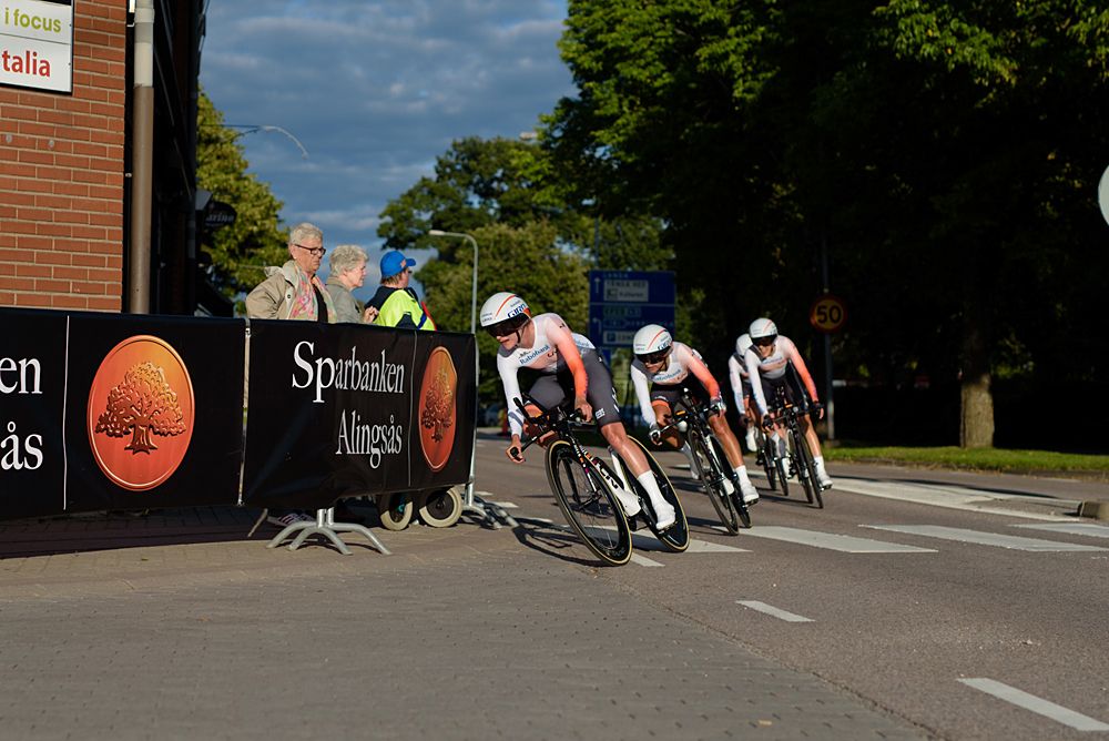 Marianne Vos and her Rabo Liv teammates approach the finish on their way to third place at the 42,5 km team time trial of the UCI Women's World Tour's 2016 Crescent V&aring;rg&aring;rda Team Time Trial