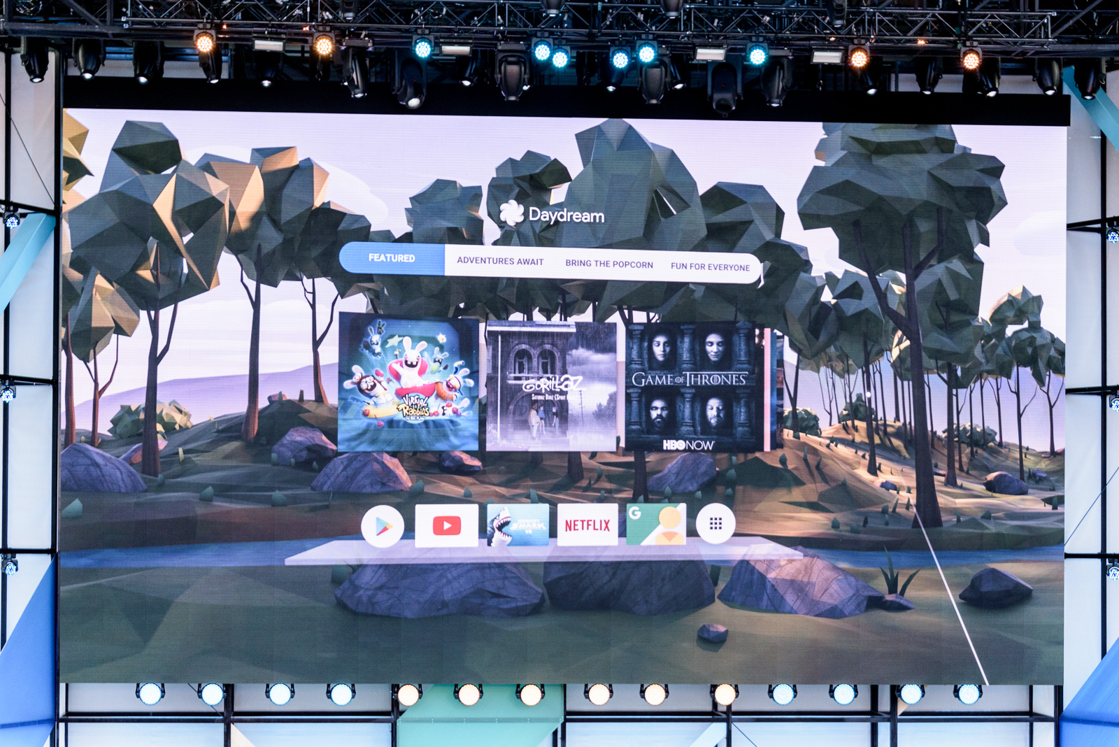 Google Aims For Social VR With Daydream 2.0 | Tom's Hardware