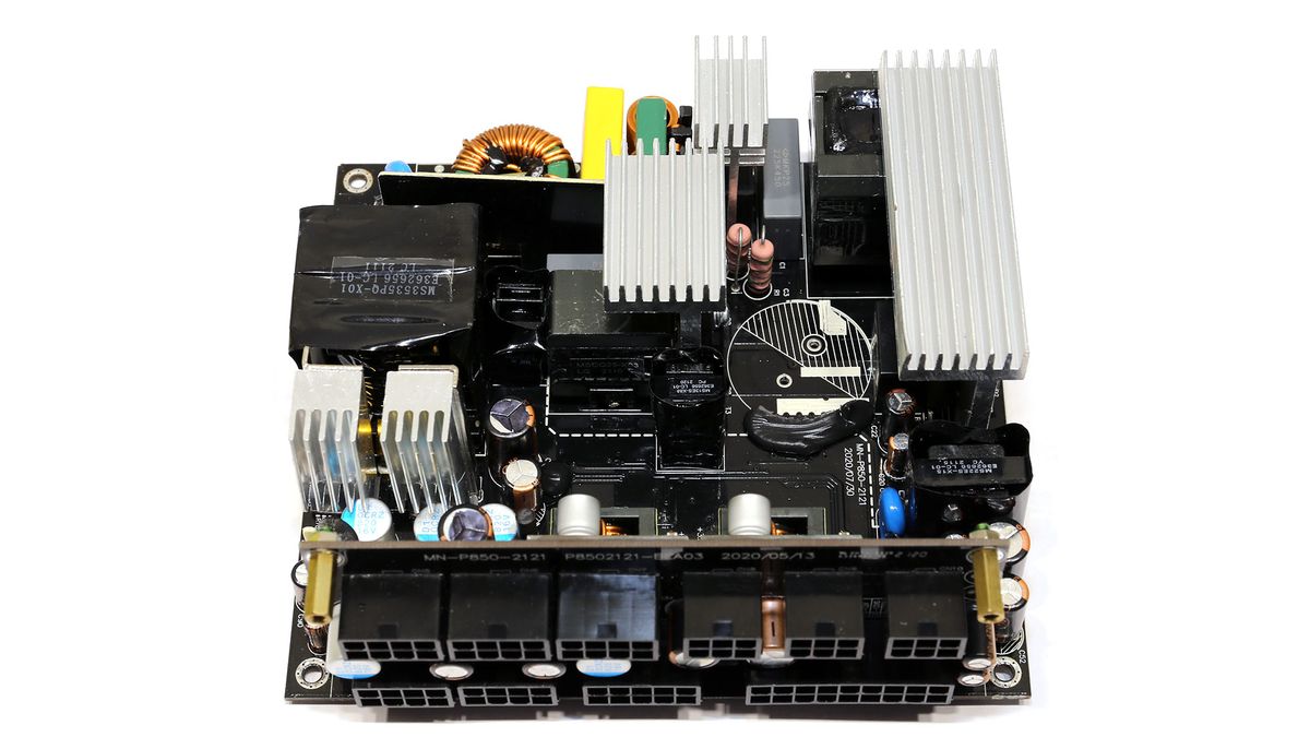 Gigabyte UD750GM