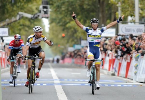Marco Marcato (Vacansoleil-DCM Pro Cycling Team) wins the sprint ahead of Laurens De Vreese (Topsport Vlaanderen &ndash; Mercator) and Niki Terpstra (Omega Pharma-Quick Step)