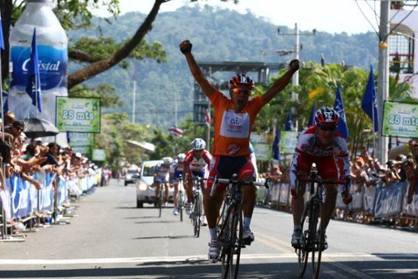 Eduardo Garita (Citibank-Economy Rent A Car-Blue) claims his stage win