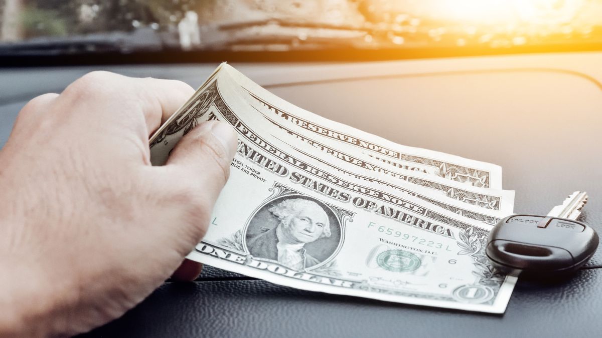 Auto loan rates fall but monthly payments reach record high - what’s driving that? 